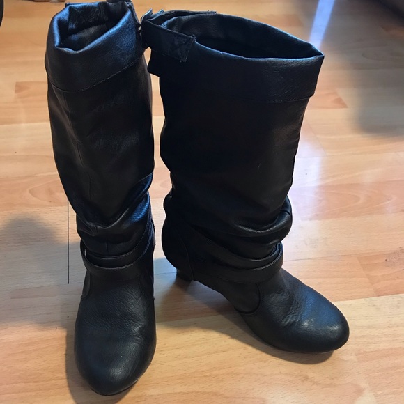 Black boots - Picture 2 of 5